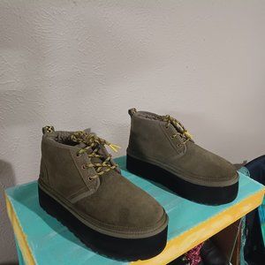 UGG Women's Chukka Platform Size 9 Heritage Green
